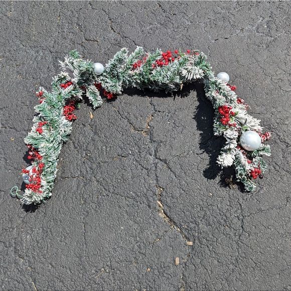 6ft Garland - Picture 2 of 2